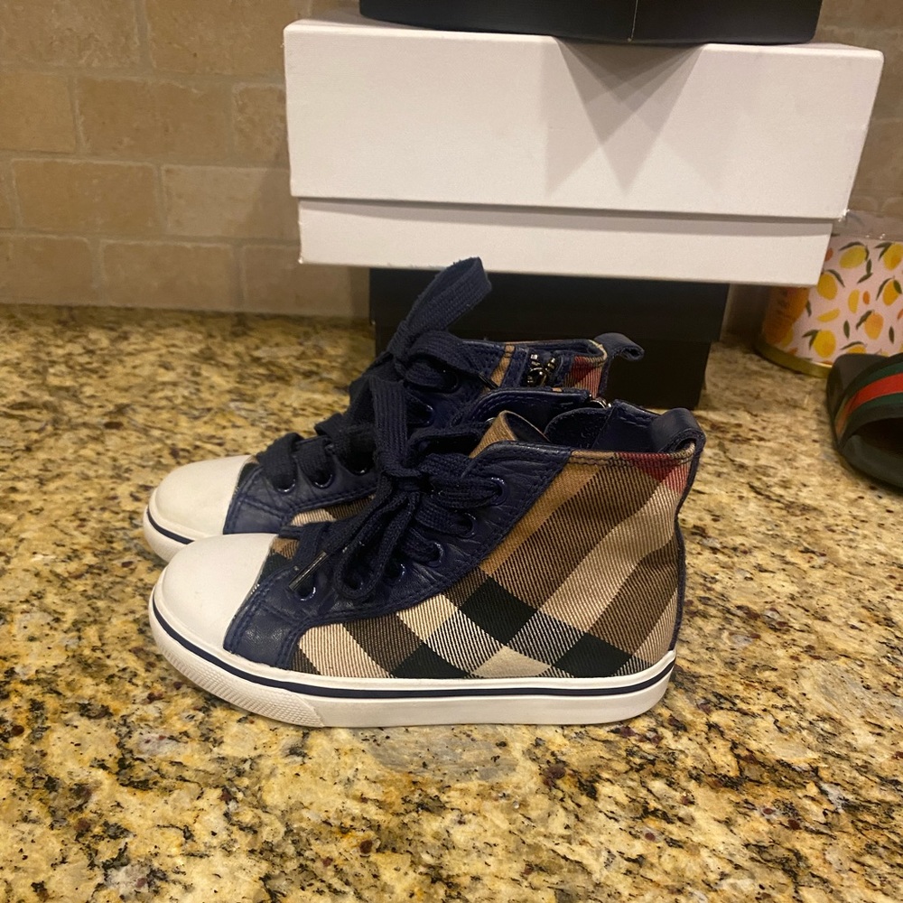 Burberry sneakers size 28